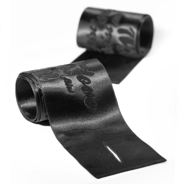 Violet sensual kit with satin cuffs, mask & bullet | BIJOUX